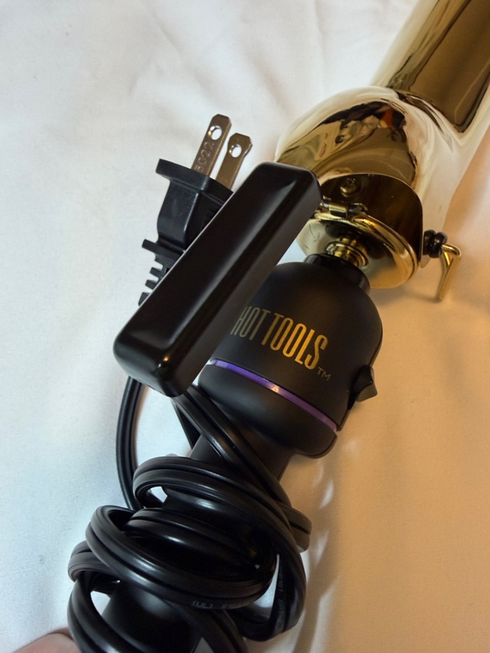 Hot Tools 1.5” Curling Iron - Picture 2 of 6